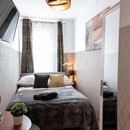 Clicktheflat Conrada Apart Rooms Варшава Екстер'єр фото