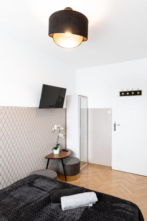 Clicktheflat Conrada Apart Rooms Варшава Екстер'єр фото