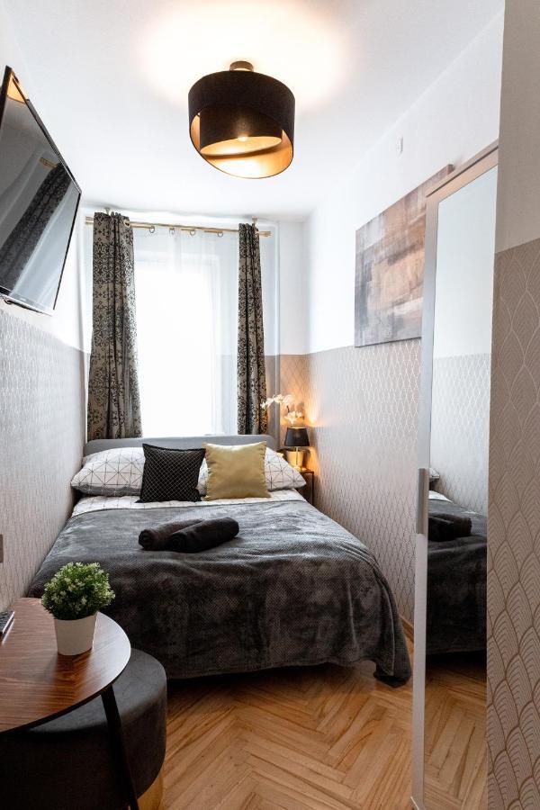 Clicktheflat Conrada Apart Rooms Варшава Екстер'єр фото